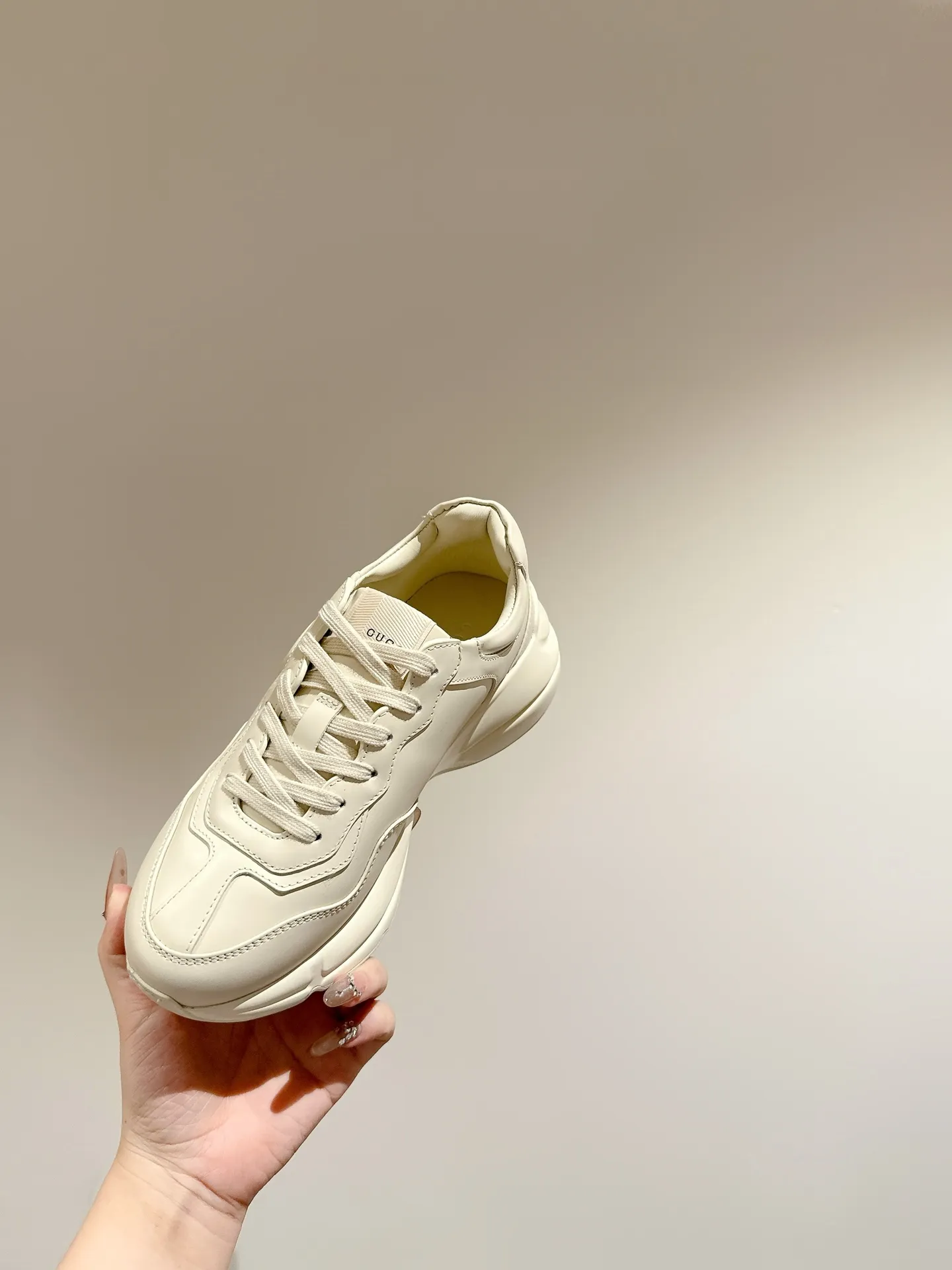 👟👟Ex-factory price 700👟👟 Men's size +10 🇮🇹Italy🇮🇹Gucci GUCCI🇮🇹Dad shoes (purchase level) (original replica) 👑 The original version purchased by Taikoo Hui has been continuously improved and upgraded in details, from the packaging of the shoes - anti-counterfeiting markings - shoe box accessories - fabric optimization - outsole technology - stitching and routing - oil edge technology. We do our best ◼️ Outsole: original plate molding ◼️ Upper: original grade A imported cowhide 🐮 ◼️ lining: original grade A mixed sheepskin 🐑 ◼️ Feet: original grade A mixed sheepskin 🐑 ◼️ Medium and low belt LOGO + original injection molding foot technology + original lasting technology ◼️ Original full set of customized packaging (anti-counterfeiting chip + a cloth bag + GUCCI card envelope + electronic invoice with credit card slip + shoelaces) ◼️ All details of the higher version are consistent with the original version (note the comparison) ◼️ Code number: 35-40 for women and 39-44 for men